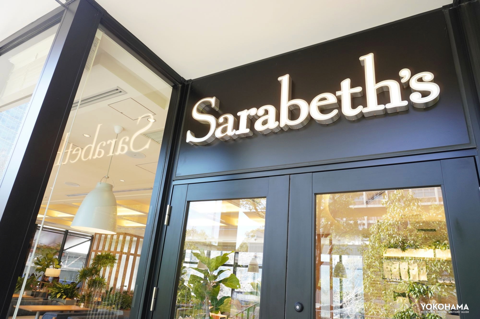 この日は、雨の平日のランチタイムに、20分ほど並んで入店