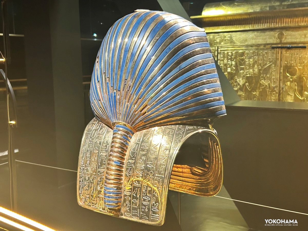 カイロのエジプト考古学博物館では見ることのできない、背面に刻まれているヒエログリフもよく見えます