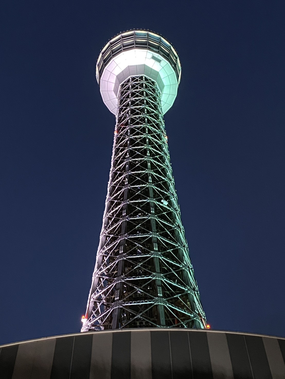 横浜マリンタワー