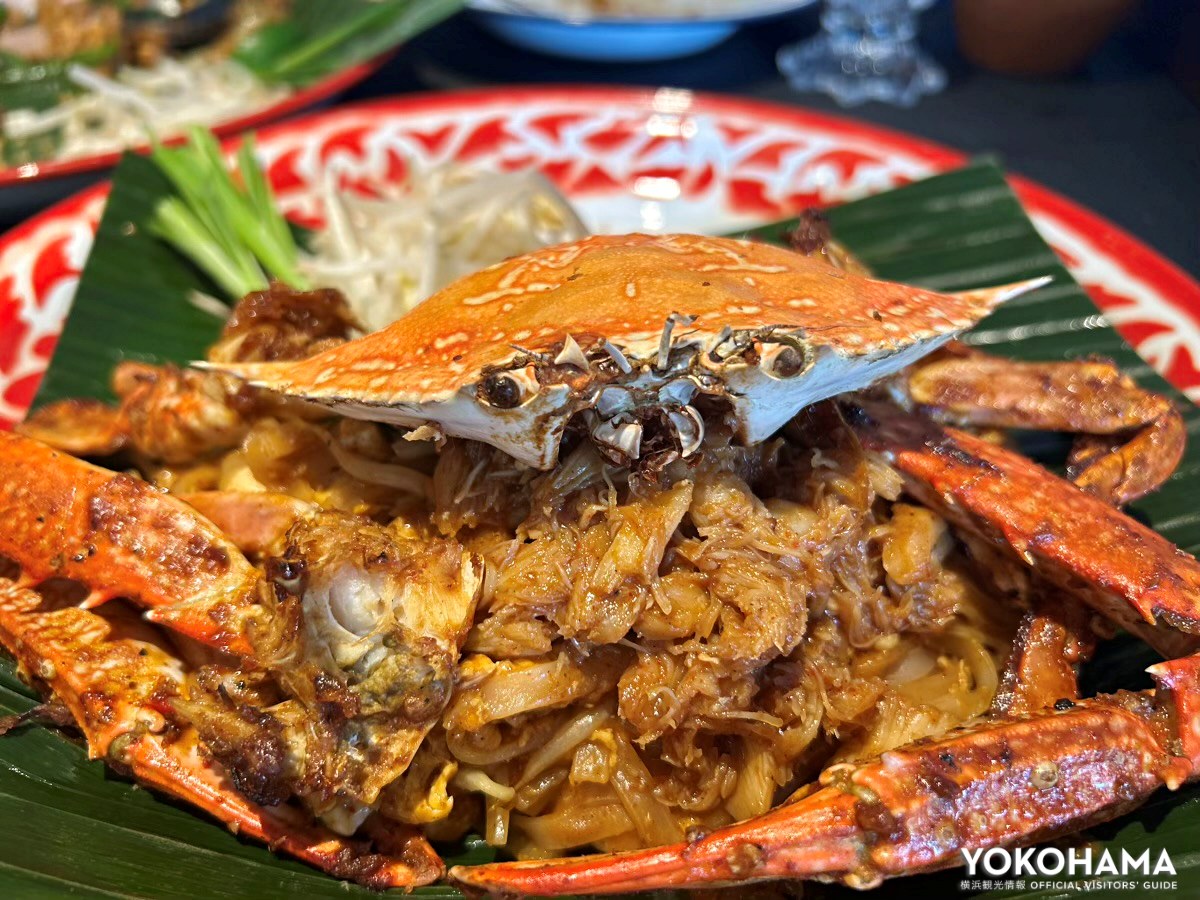 丸ごと一杯のワタリガニの旨味が溶け出した「蟹のパッタイ」
