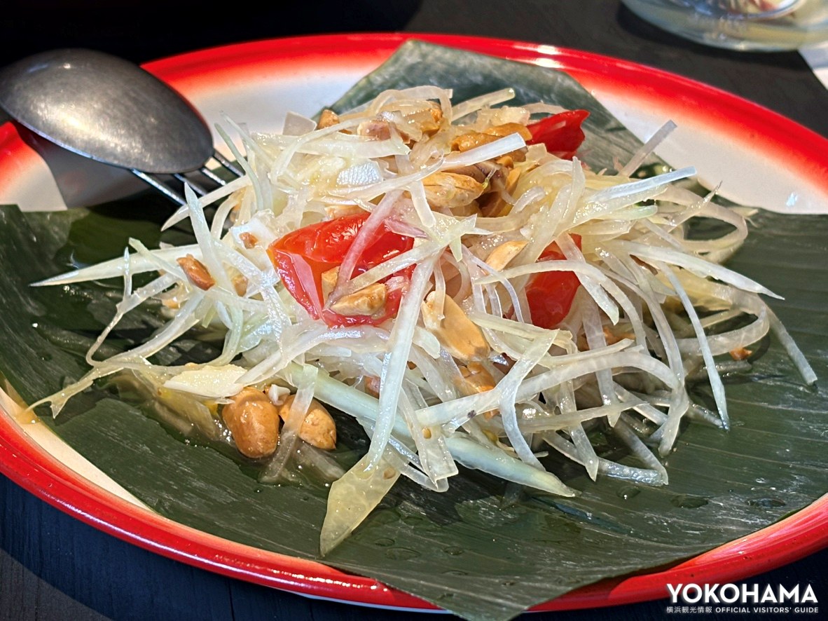本場・タイと同じ手法で作られる青パパイヤのサラダ