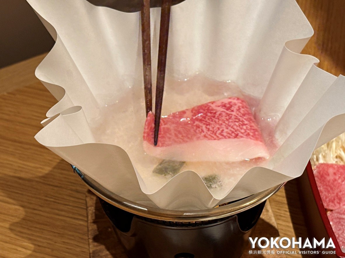 テーブルでお好みでしゃぶしゃぶ