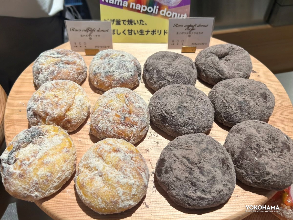ブリオッシュ生地を特注の窯で高温・短時間で焼き上げた新感覚の焼きドーナツ「生ナポリドーナツ」
