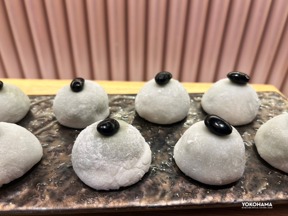抹茶あんと小豆の大福