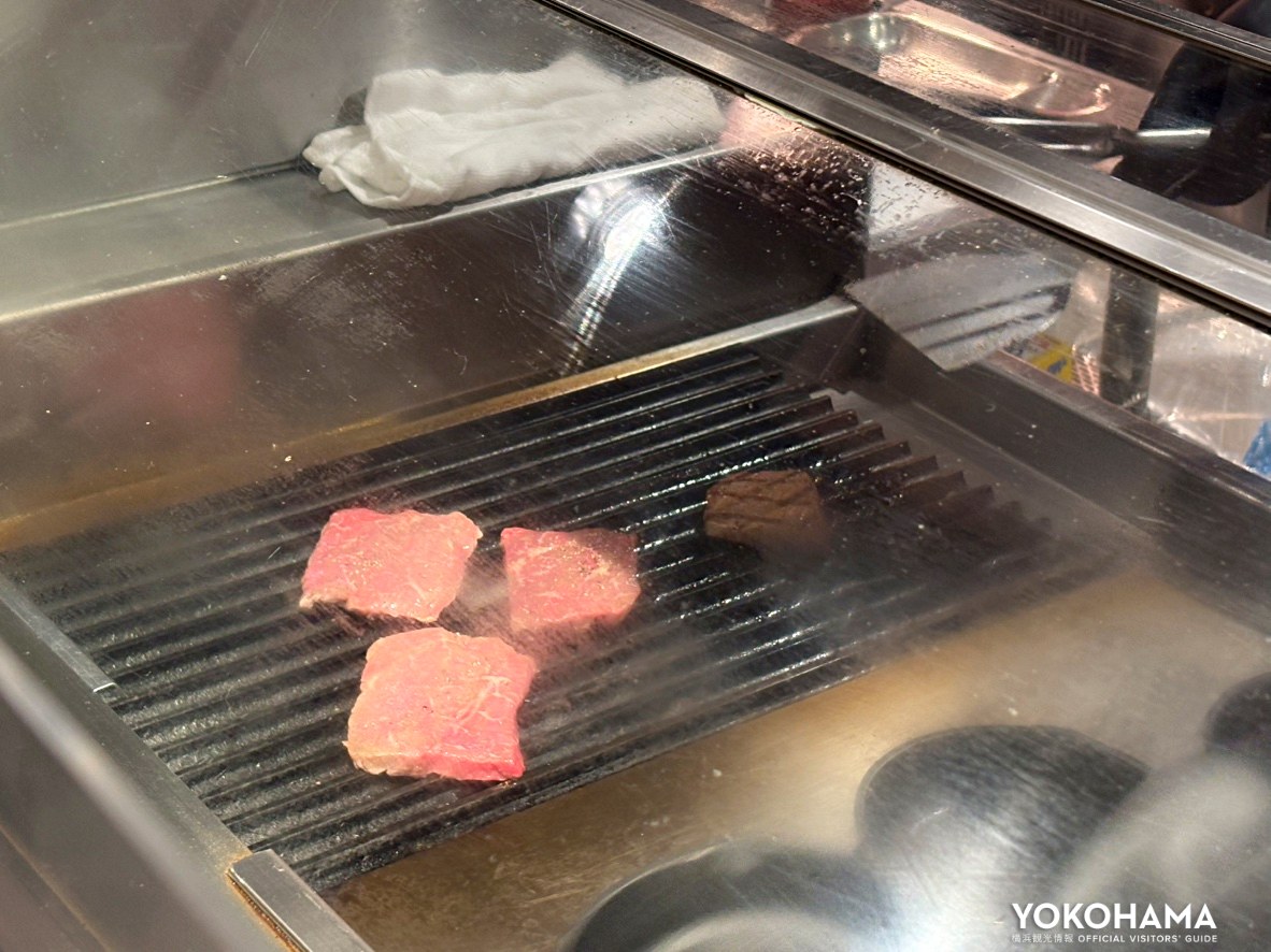 鉄板で目の前で焼き上げ！