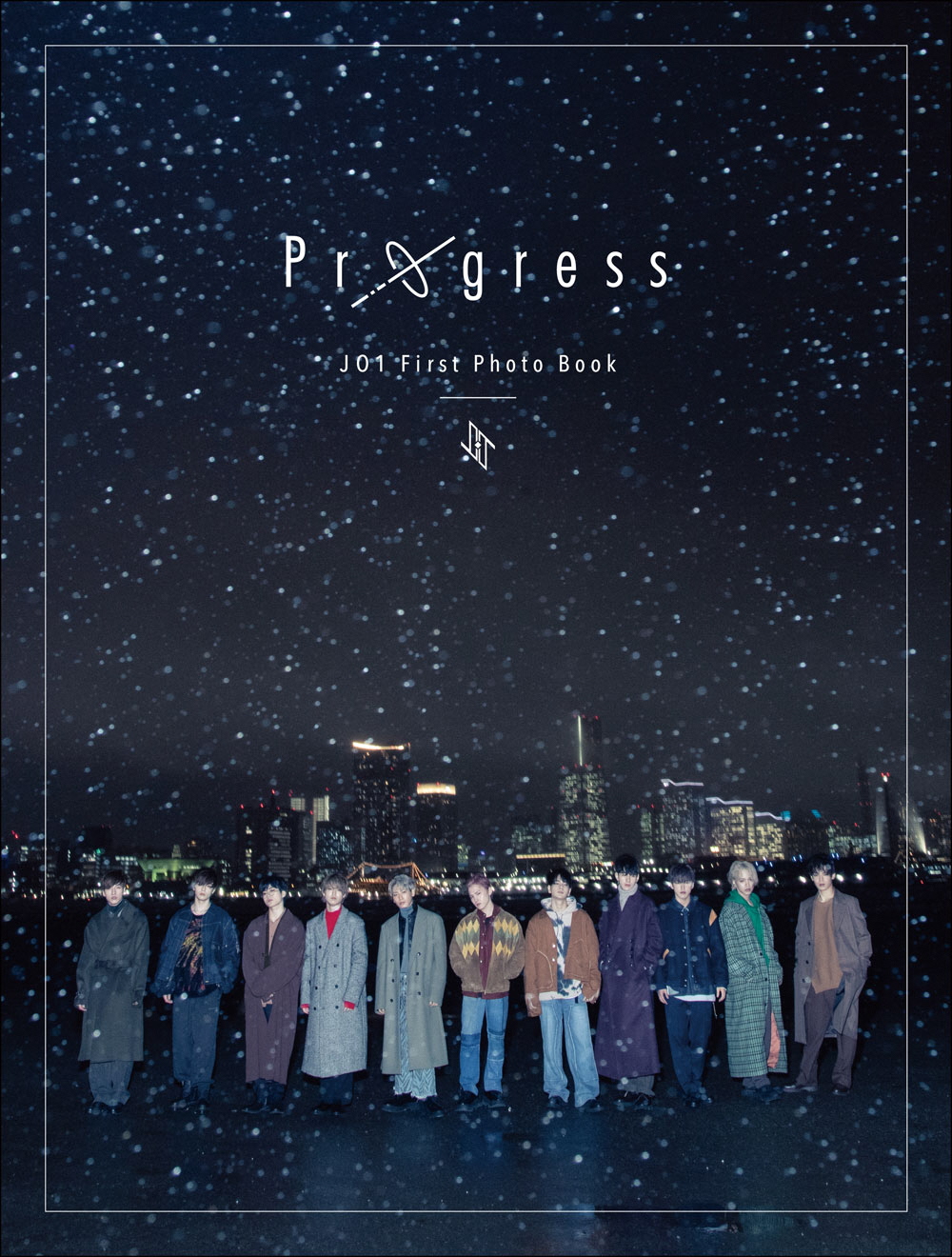 "JO1"のファースト写真集『Progress』が1/27(水)発売！　楽天ブックス限定カバーは横浜の夜景がバックに！