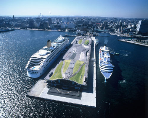 画像：横浜港 大さん橋国際客船ターミナル