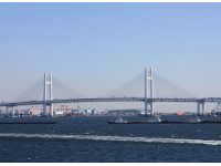 横浜ベイブリッジ【車窓見学】 | 開港ものがたり 　※定期観光バス「横濱ベイサイドライン」は2016年9月に営業を終了しました。