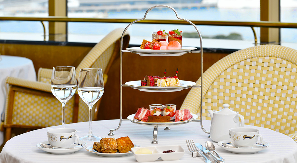 ホテルニューグランド 平日限定「絶景とともに楽しむ 苺のアフタヌーンティー」
