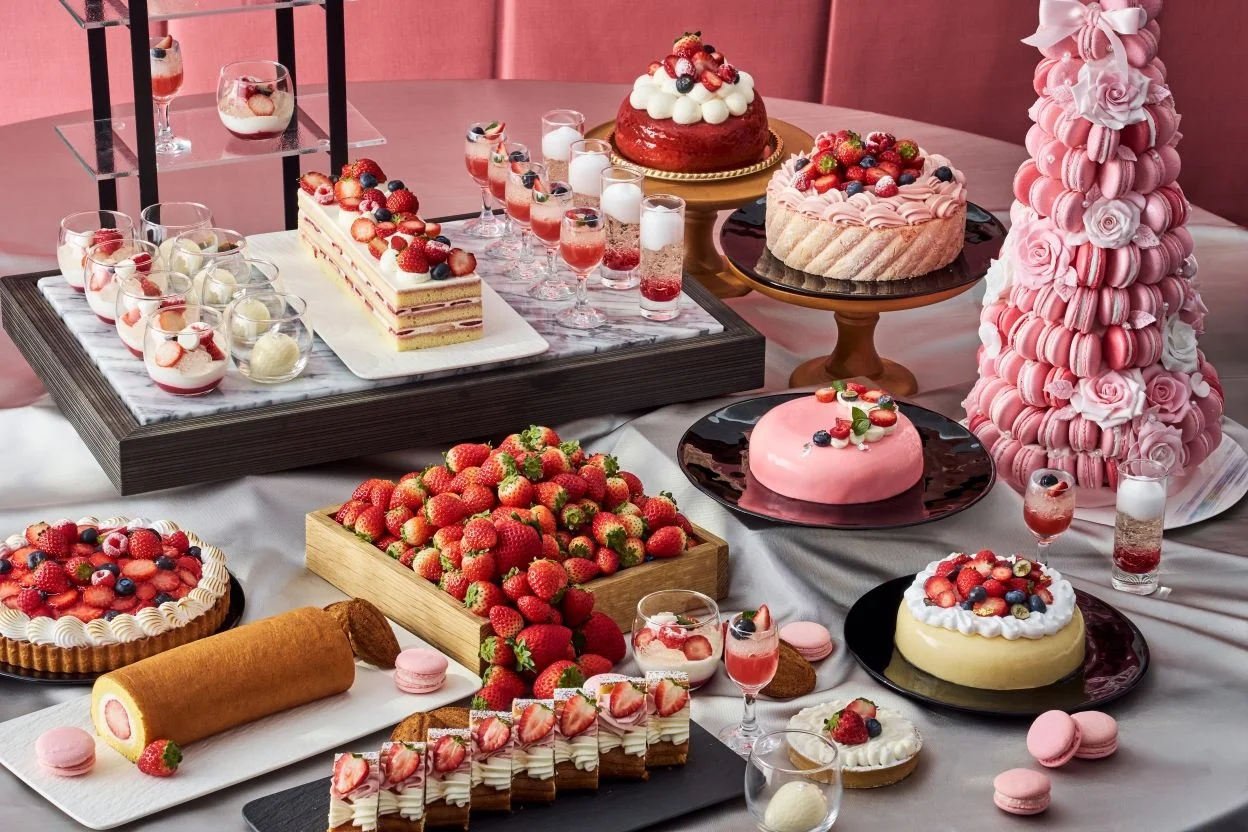 ヒルトン横浜  Allday Dining Parade「いちごのスイーツビュッフェ」
