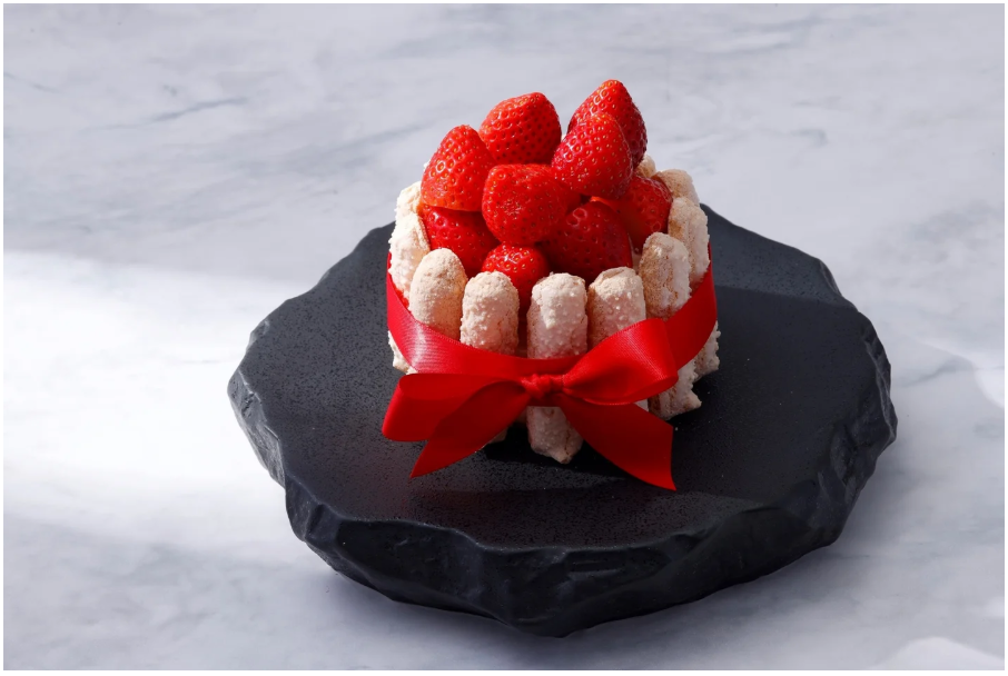 ザ・カハラ・ホテル＆リゾート 横浜 「Charlotte Fraise Vanille（シャルロット フレーズ ヴァニーユ）」