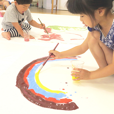 子どものためのアトリエ講座 ハマキッズ・アートクラブ2019「えのぐであそぼう」