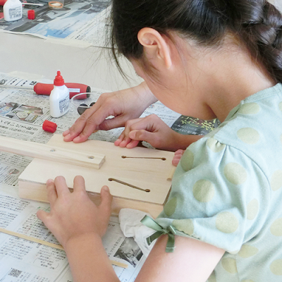 子どものためのアトリエ講座 ハマキッズ・アートクラブ2019「バイオリンをつくろう」